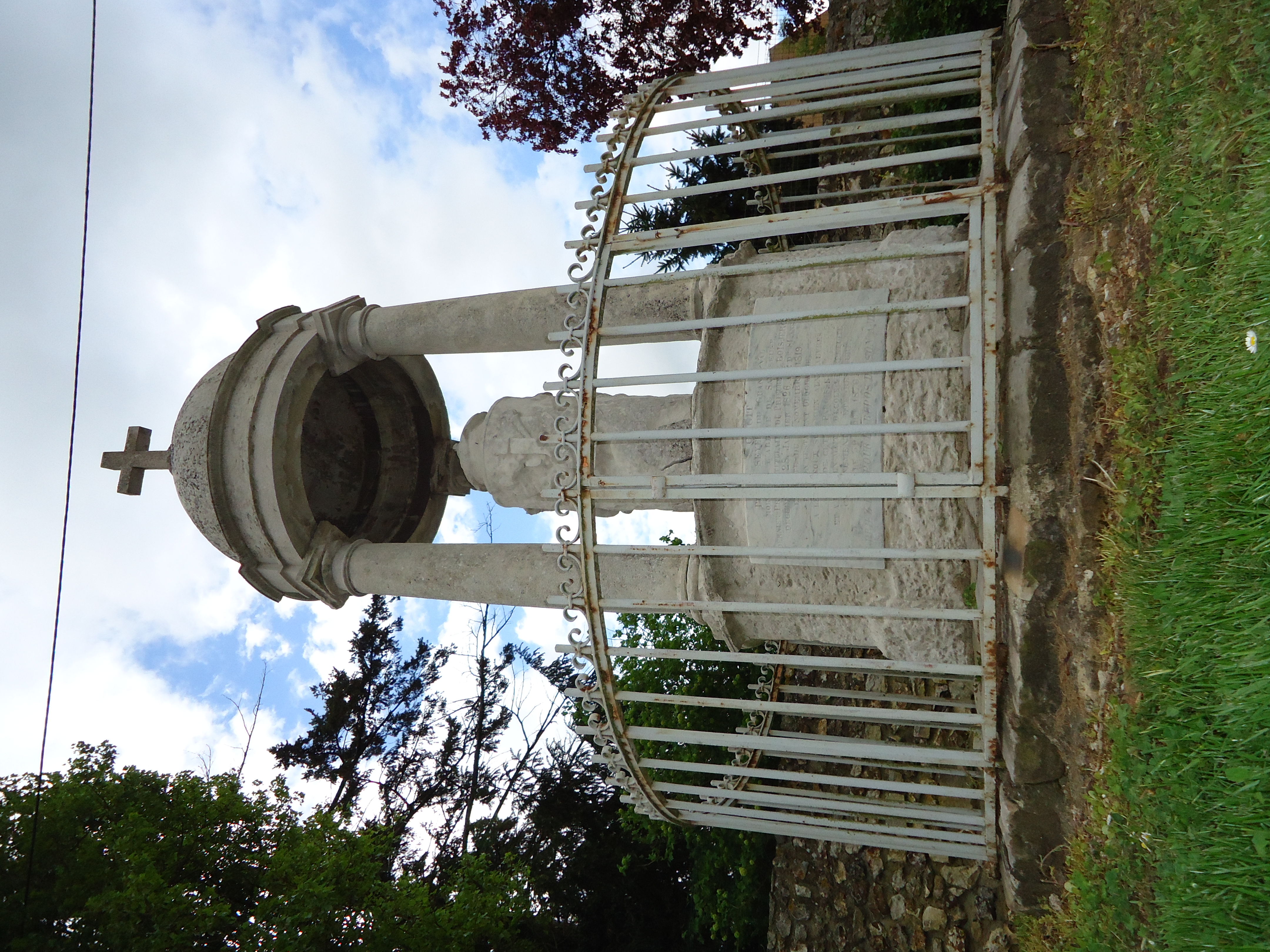 Monument funeraire de Pierre-Seyer