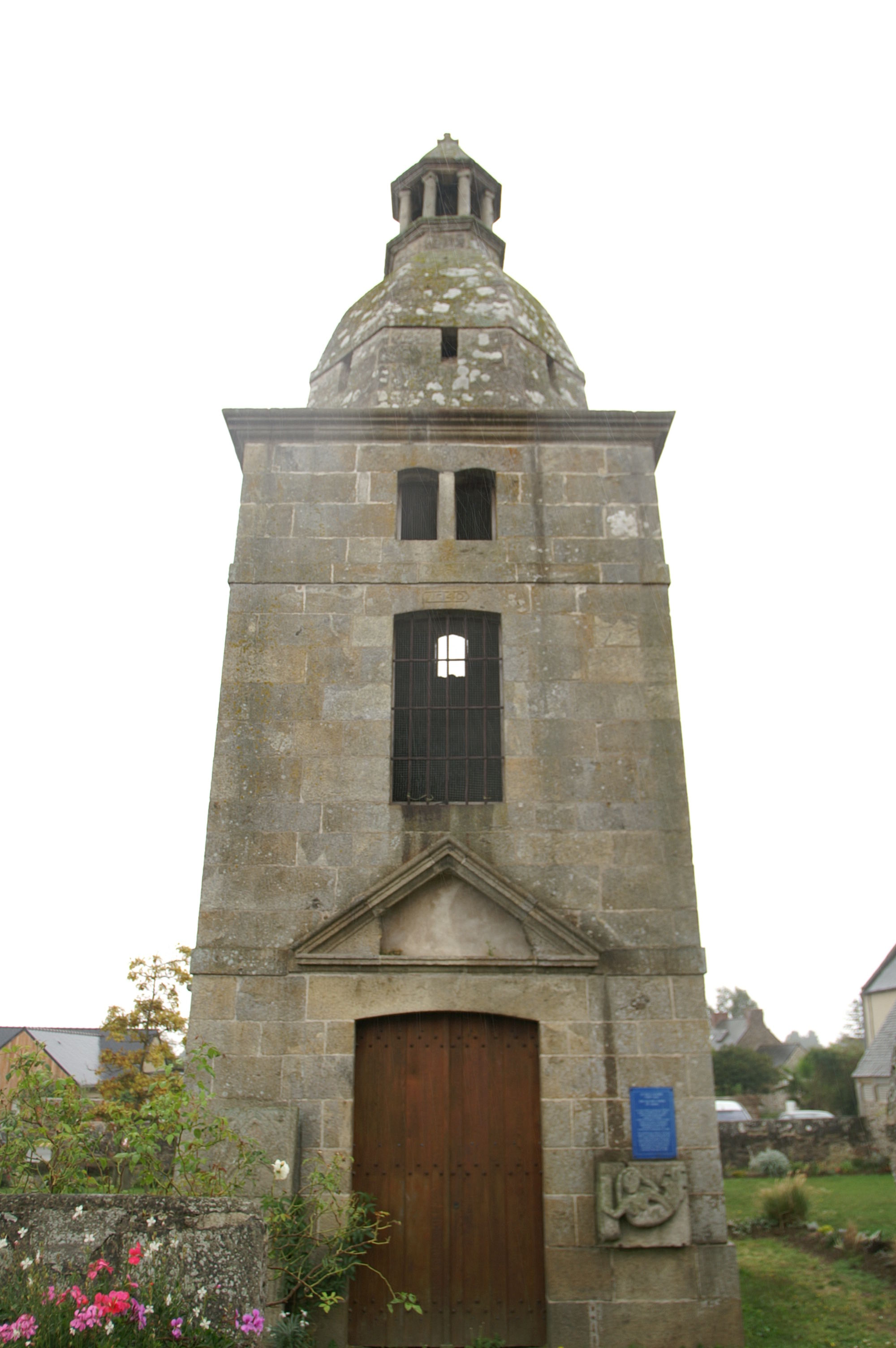 Vieille eglise de Lancieux
