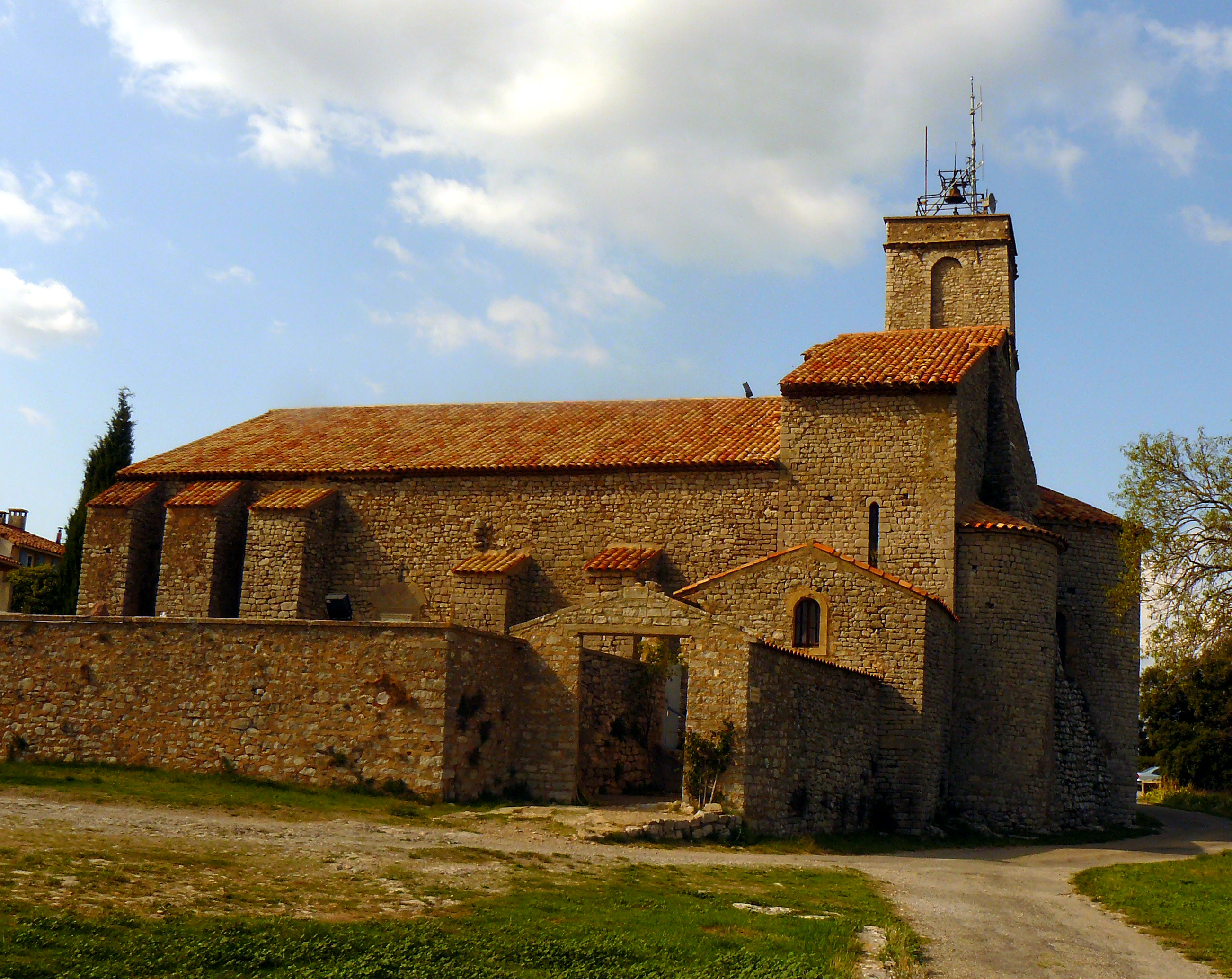 Eglise Saint-Julien-et-Sainte-Trinite de Saint-Julien