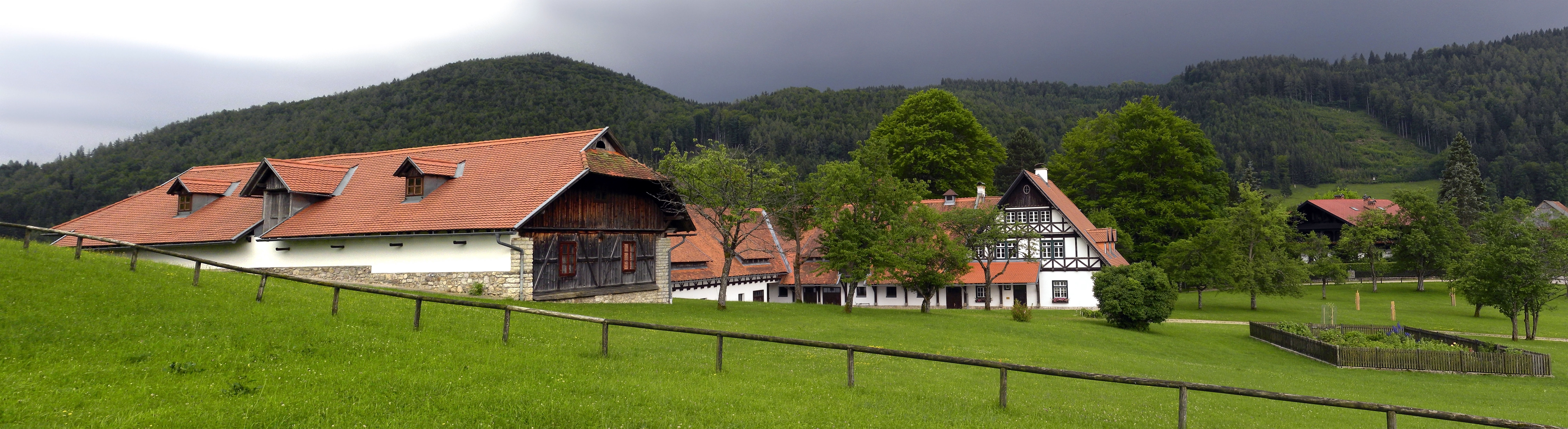 Ehem. Rothschildscher Gutshof und Wagenschuppen