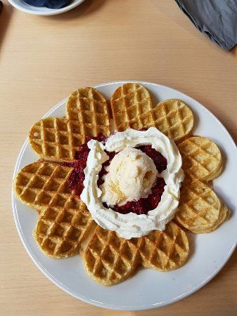 Flam Marina and Appartement Cafe