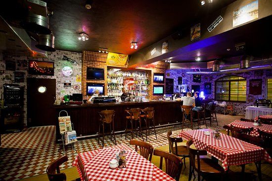 CHAMPS - Sports Pub & Grill