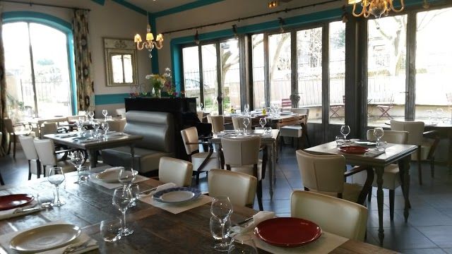 Sous les Micocouliers