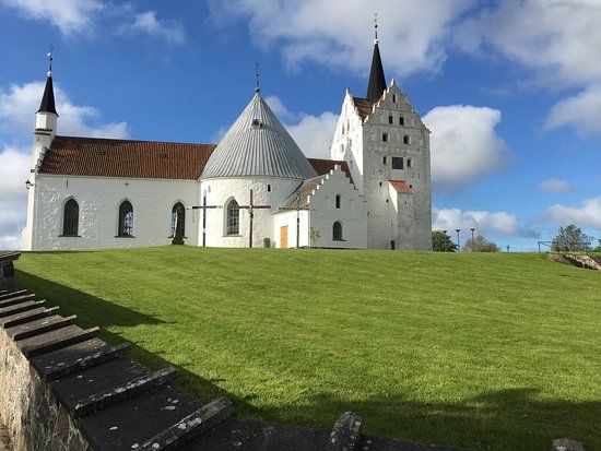 Horne Rundkirke Og Mausoleum