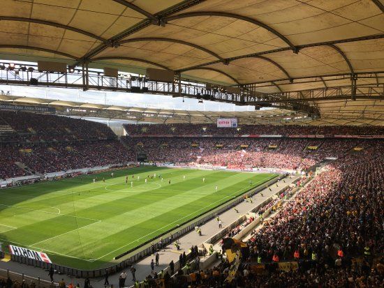 Estadio Mercedes-Benz Arena