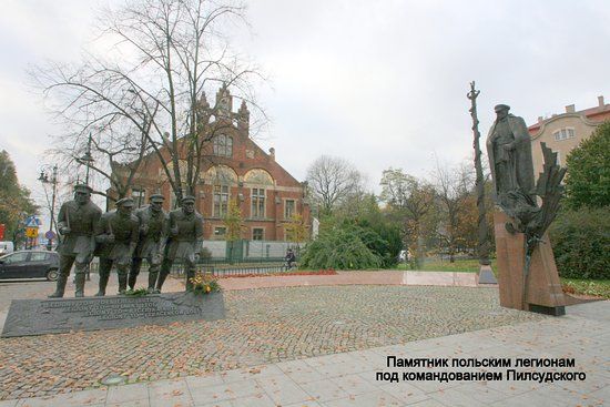 Jozef Pilsudski Statue