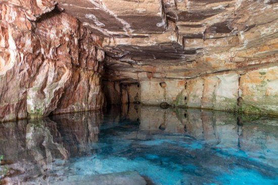 Caverna Aroe-Jari e Gruta da Lagoa Azul