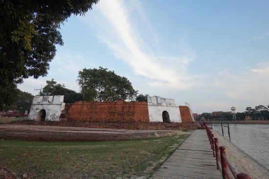 Pom Phet Fortress