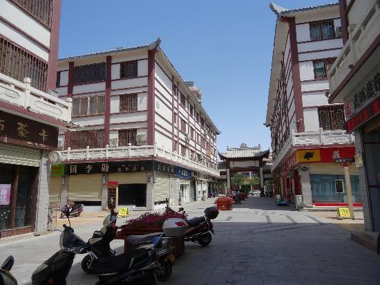 DunHuang ShangYe BuXingJie