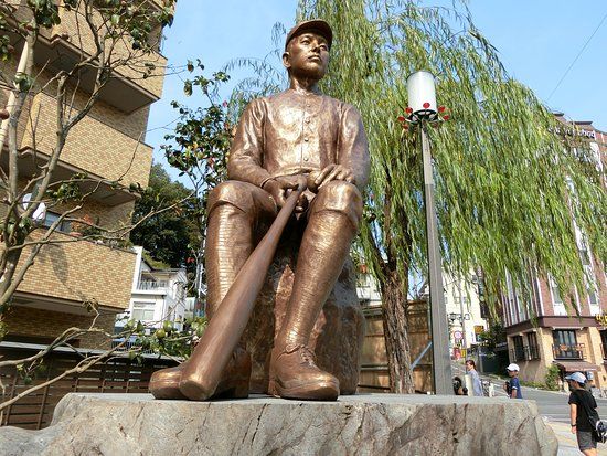 Shiki Masaoka Statue