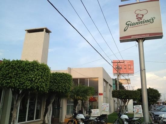 Gianninos Restaurante
