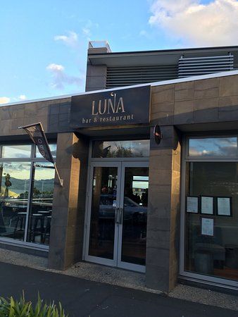 Luna Bar & Restaurant