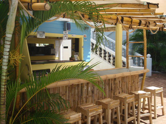 Poolside Cafe Bar & Restaurant