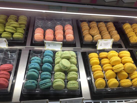 Le Macaron French Pastries