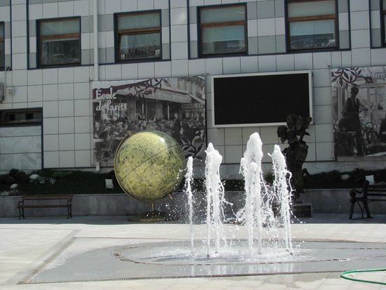 Avec Fine Arts Gallery