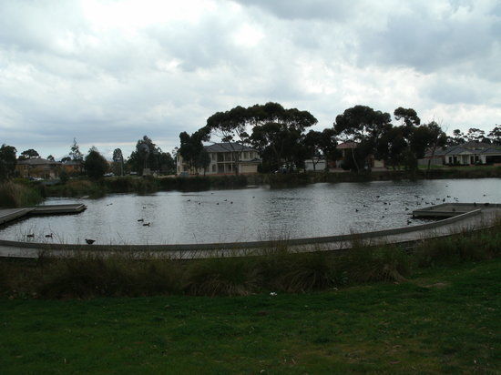 Cairnlea Lakes