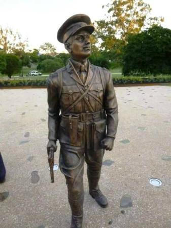 Duncan Chapman Statue