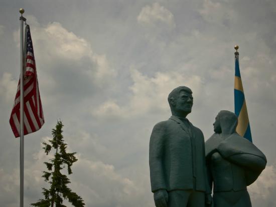 Karl Oskar and Kristina monument