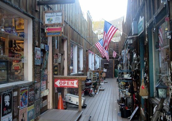 Virginia City Mall
