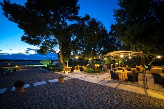 Entre Vigne Et Garrigue