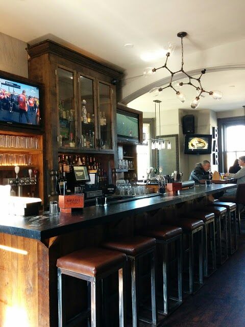 Winifred's English Pub