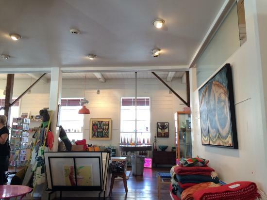 Red Art Gallery Cafe