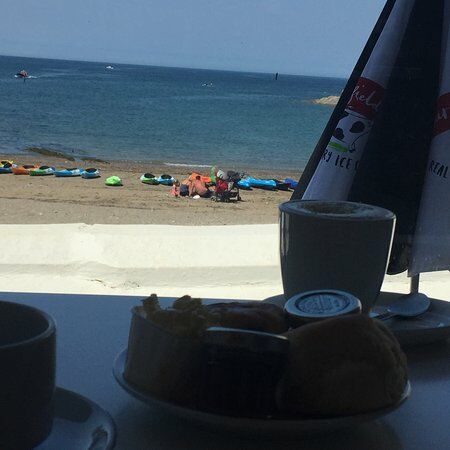 Redwood Cafe & Ice Cream Parlour