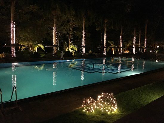 Tuskers Restaurant & Bar